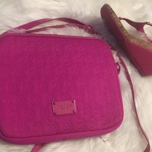 MICHAEL KORS tablet bag or purse 👛 **HOT PINK